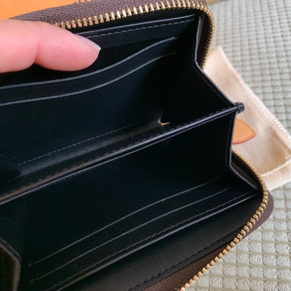 👛Louis Vuitton Giant Collection Zippy Coin 👛 - Picture 5 of 7